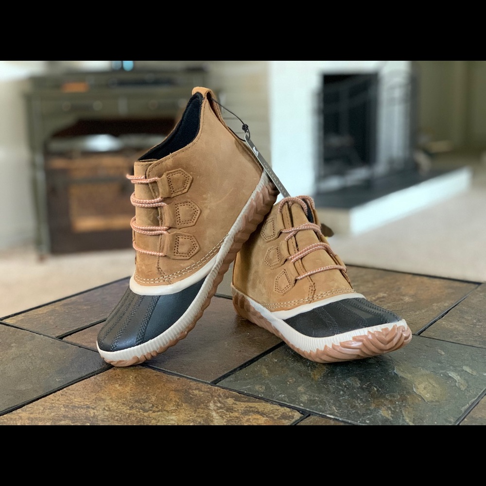 Sorel In and Out Boots. NEW